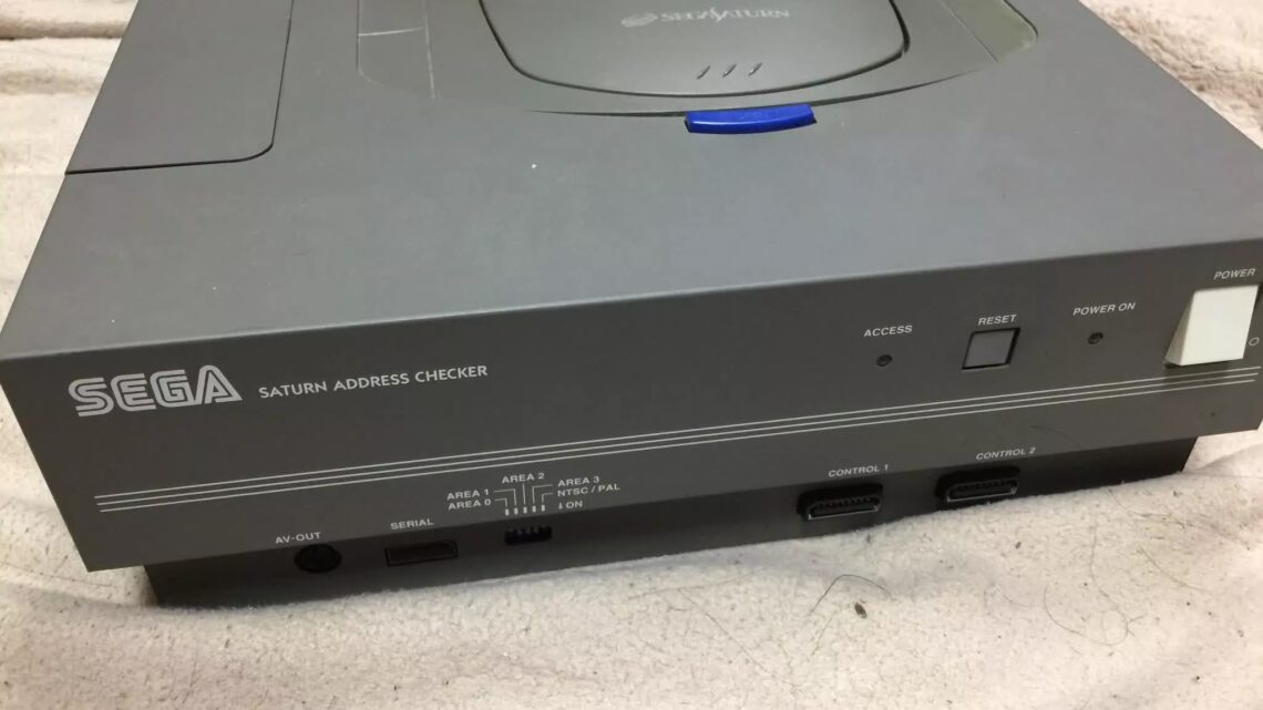 Os primeiros kits de desenvolvimento do Sega Saturn eram super longos.