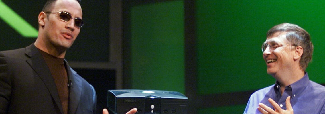 Há 22 anos era apresentado o primeiro Xbox com The Rock e Bill Gates.
