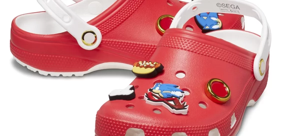 A SEGA anunciou os Crocs do Sonic para deixar os fãs do ouriço azul um pouco mais confortáveis.