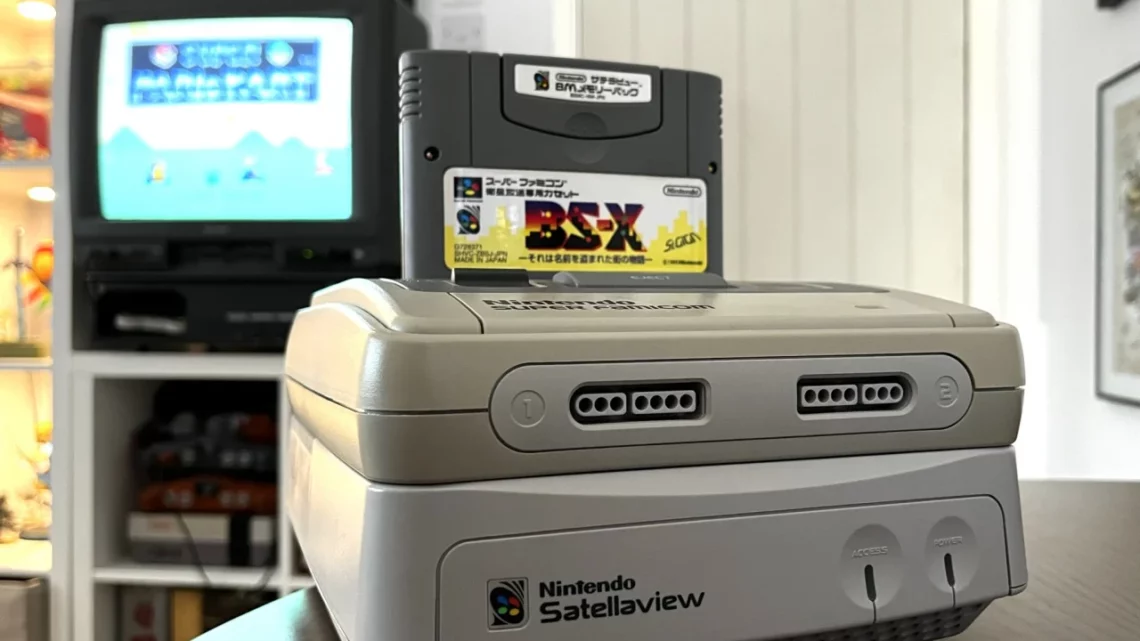 A história do Satellaview é fascinante. Esse complemento para o Super Nintendo foi lançado no Japão em 1995 e permitia que os jogadores acessassem conteúdo exclusivo via satélite.