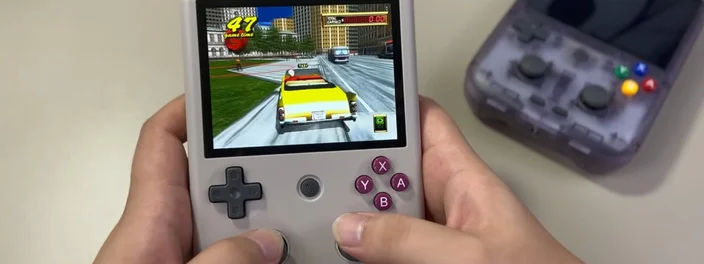 Um novo console portátil chamado RG405V foi lançado recentemente e está chamando a atenção por sua capacidade de rodar jogos de PlayStation 2..