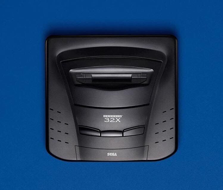 O console Sega Neptune foi anunciado pela Sega em 1994, mas seu lançamento foi cancelado em 1995.